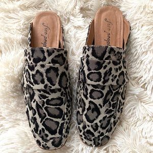 FREE PEOPLE• at ease leopard slide mules 39 nwot